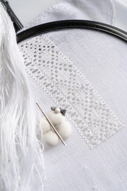 haftowany haft na tkaninie